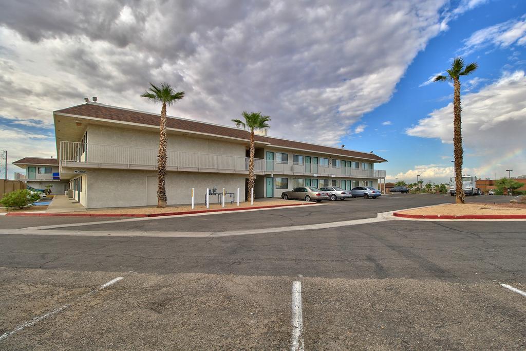 Budgetel Inn & Suites Yuma Exterior foto
